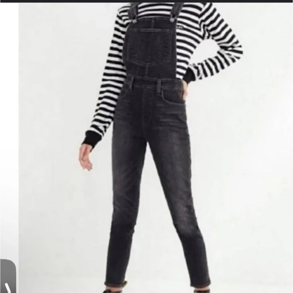 Levi’s premium black denim overalls size XXS in excellent like-new condition